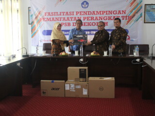FASILITASI PENDAMPINGAN PEMANFAATAN PERANGKAT TIK PUSAT SUMBER BELAJAR DI SEKOLAH