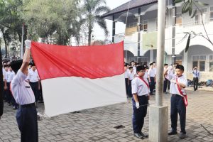 PERINGATI HARI SUMPAH PEMUDA, SMPIT AS-SYIFA BOARDING SCHOOL MENGGELAR UPACARA BENDERA