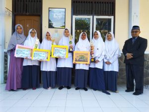 BERSAING DI FESTIVAL TUNAS AL-QUDS 4 SMP NF LEMBANG, PERWAKILAN ASBOCH MEMBAWA PULANG 6 PIALA