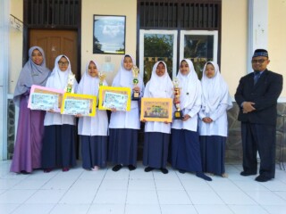 BERSAING DI FESTIVAL TUNAS AL-QUDS 4 SMP NF LEMBANG, PERWAKILAN ASBOCH MEMBAWA PULANG 6 PIALA