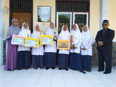 BERSAING DI FESTIVAL TUNAS AL-QUDS 4 SMP NF LEMBANG, PERWAKILAN ASBOCH MEMBAWA PULANG 6 PIALA