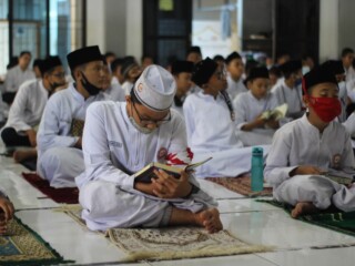 Ditengah Pandemi, Maulid Nabi Muhammad Diperingati dengan Istigosah Bersama