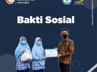 Murid Kelas 7 As-Syifa Boarding School Beri Sembako untuk Jamaah Masjid Sekitar Sekolah