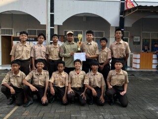 Tim Futsal SMPIT As-Syifa Tampil Gemilang, Boyong Trofi Juara 1