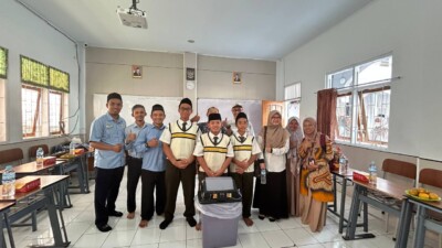 Menuju Juara: Tim SMPIT As-Syifa Masuk 5 Besar dengan Inovasi Tempat Sampah Pintar