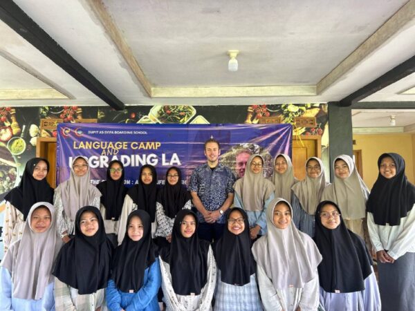 Upgrade Skill, Upgrade Confidence: Duta Bahasa Belajar Bersama Native Speaker