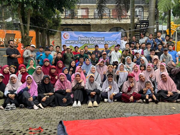 Bonding Pegawai SMPIT As-Syifa Boarding School 2025 Satu Hati, Satu Peran, Satu Tujuan