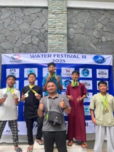 photo 6086892184234822628 y