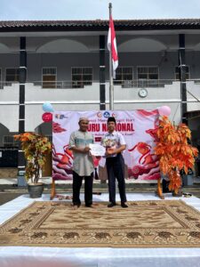 photo 6136417353340750741 w