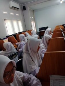 Bersiap Bersinar! Murid Kelas 9 As-Syifa Jalani Pembimbingan Menjelang Presentasi KTI 41 pp1