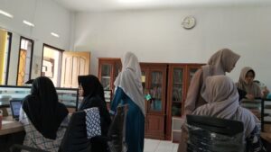 Bersiap Bersinar! Murid Kelas 9 As-Syifa Jalani Pembimbingan Menjelang Presentasi KTI 33 pp10