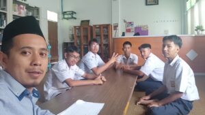 Bersiap Bersinar! Murid Kelas 9 As-Syifa Jalani Pembimbingan Menjelang Presentasi KTI 38 pp5