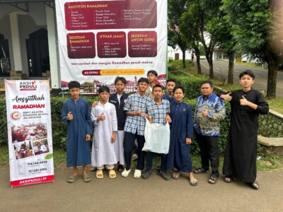 TEBAR TAKJIL: Semangat Berbagi dari Keluarga Besar SMPIT As-Syifa Boarding School 6 photo 6125391369133035487 w