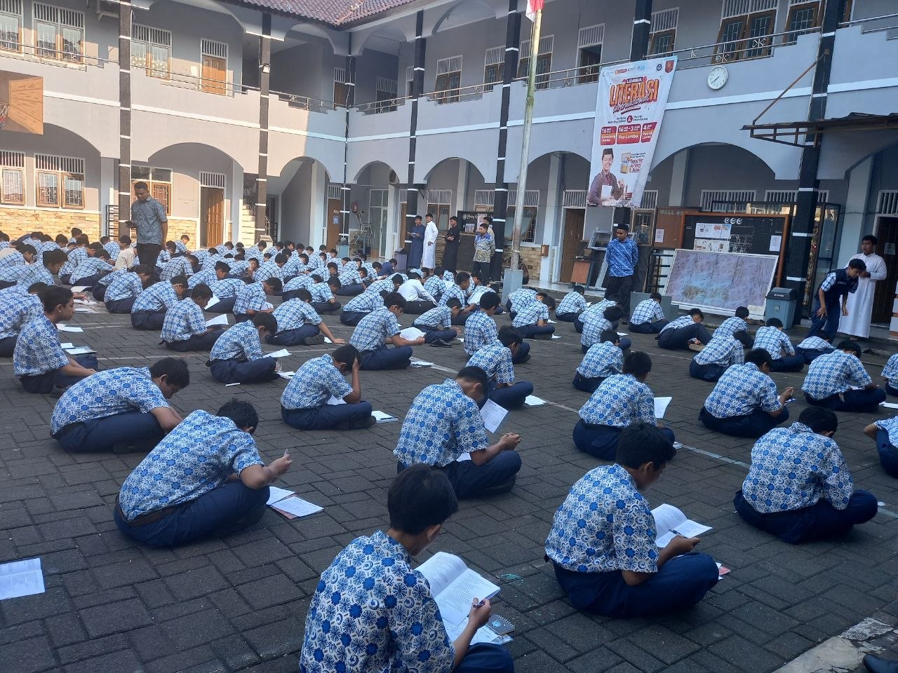 Menembus Batas Negeri Lewat Literasi: Ribuan Siswa Assyifa Ikuti Lomba Literasi Internasional Bersama Hayrat Foundation
