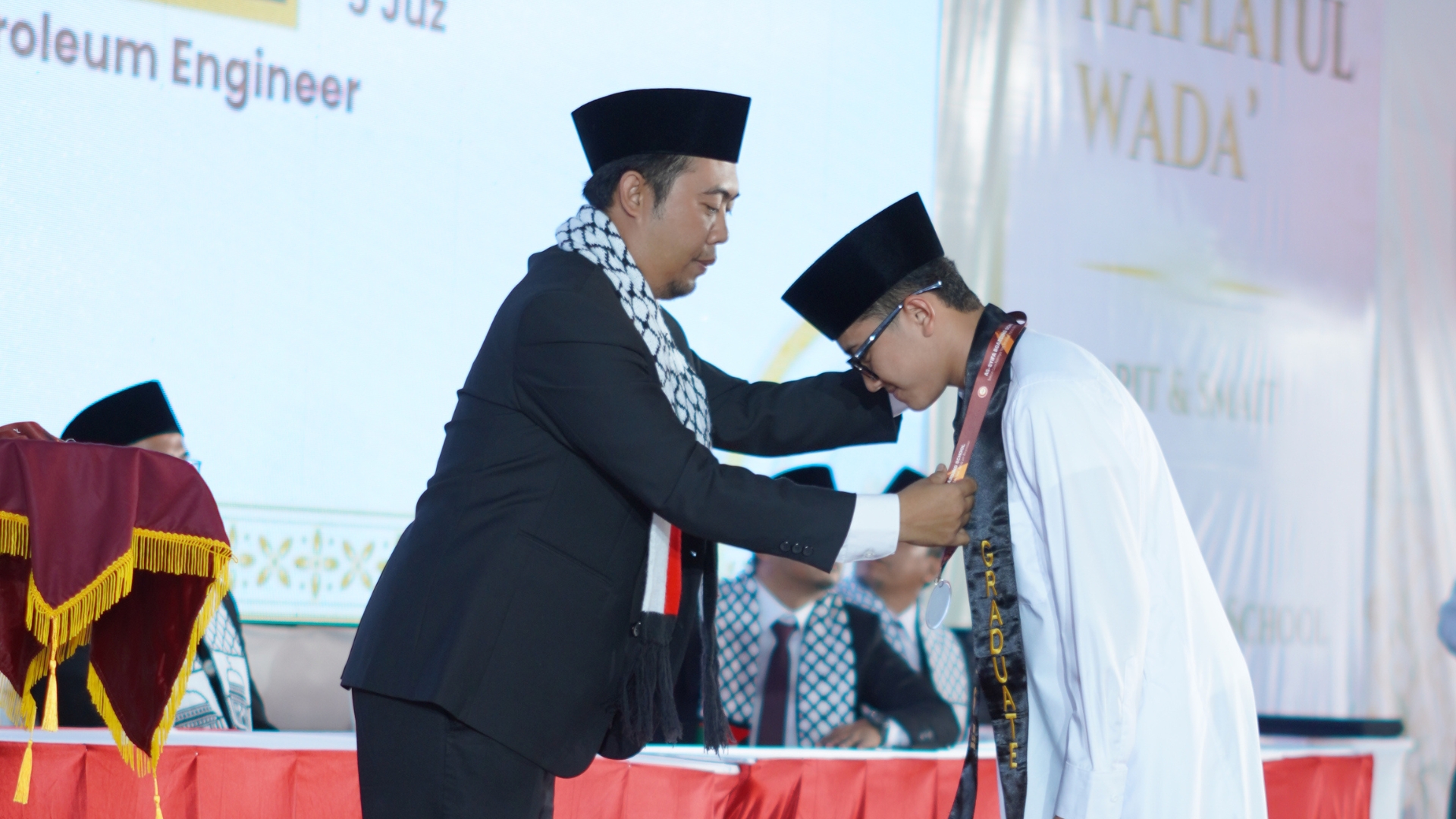 Kelulusan: Bukan Sekadar Naik Tingkat Jenjang Pendidikan, Tetapi Naik Kualitas Diri 1 Kelulusan: Bukan Sekadar Naik Tingkat Jenjang Pendidikan, Tetapi Naik Kualitas Diri