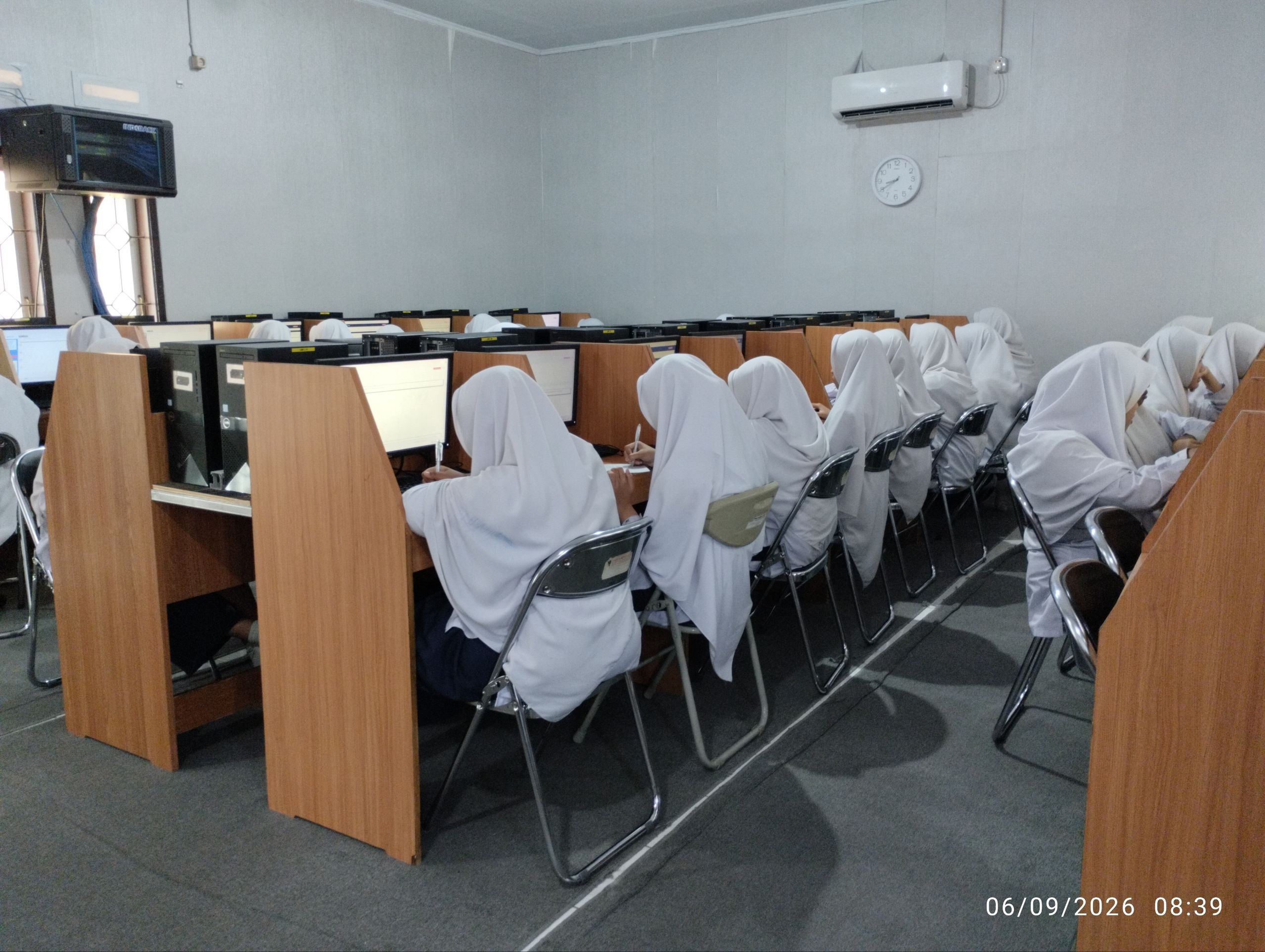 Menguji Ilmu, Meneguhkan Karakter: Murid SMPIT As-Syifa Jalancagak Jalani PSAT 2026 1 Menguji Ilmu, Meneguhkan Karakter: Murid SMPIT As-Syifa Jalancagak Jalani PSAT 2026