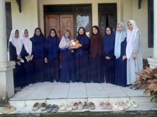 Belajar dari Inspirasi Nyata, Murid Kelas IX Putri SMPIT As-Syifa Jalancagak  Laksanakan Silaturahmi Tokoh