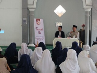 Tazwidul Fikr Kelas IX: Menjadi Generasi yang Tidak Mudah Dikendalikan Tren