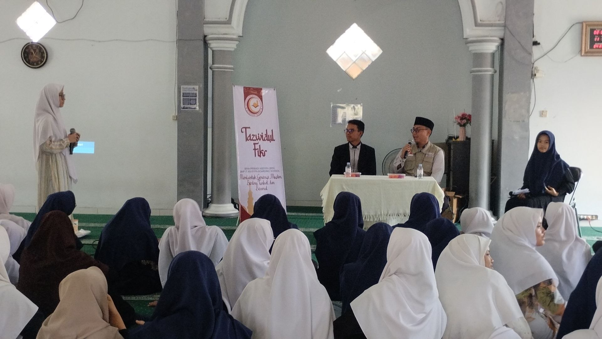 Tazwidul Fikr Kelas IX: Menjadi Generasi yang Tidak Mudah Dikendalikan Tren 1 Tazwidul Fikr Kelas IX: Menjadi Generasi yang Tidak Mudah Dikendalikan Tren