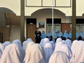 Hari Pertama Sekolah Tahun Ajaran 2026/2027, Murid SMPIT As-Syifa Boarding School  Jalancagak Awali Pembelajaran dengan Apel dan Musafahah