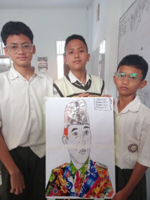 Kreatif dan Peduli Lingkungan, Murid Kelas 8 SMPIT As-Syifa Belajar Membuat Kolase Bertema Indonesia dari Limbah Plastik 14 6066528498743972140