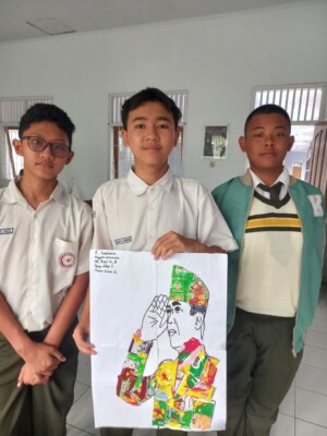 Kreatif dan Peduli Lingkungan, Murid Kelas 8 SMPIT As-Syifa Belajar Membuat Kolase Bertema Indonesia dari Limbah Plastik 10 6066528498743972146