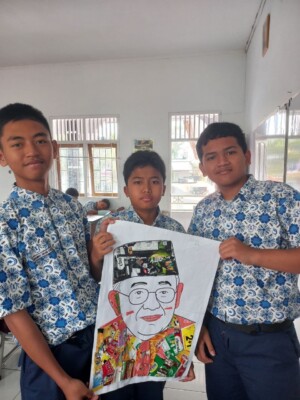 Kreatif dan Peduli Lingkungan, Murid Kelas 8 SMPIT As-Syifa Belajar Membuat Kolase Bertema Indonesia dari Limbah Plastik 8 6066528498743972149
