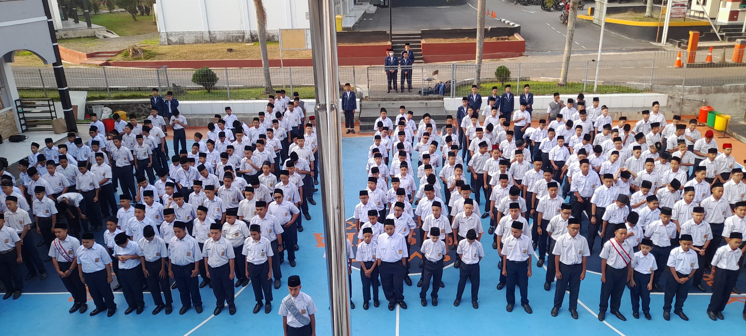 Upacara Bendera di SMPIT As-Syifa Boarding School Jalancagak: Menumbuhkan Karakter Pemimpin Berakhlak Mulia 1 Upacara Bendera di SMPIT As-Syifa Boarding School Jalancagak: Menumbuhkan Karakter Pemimpin Berakhlak Mulia