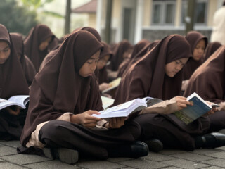 Silent Reading: Cara Efektif Meningkatkan Pemahaman Membaca  atau Sekadar Diam Tanpa Kata ?