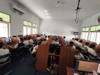Siap Hadapi TKA, Murid Kelas IX SMPIT As-Syifa Ikuti Try Out Perdana Berbasis CBT