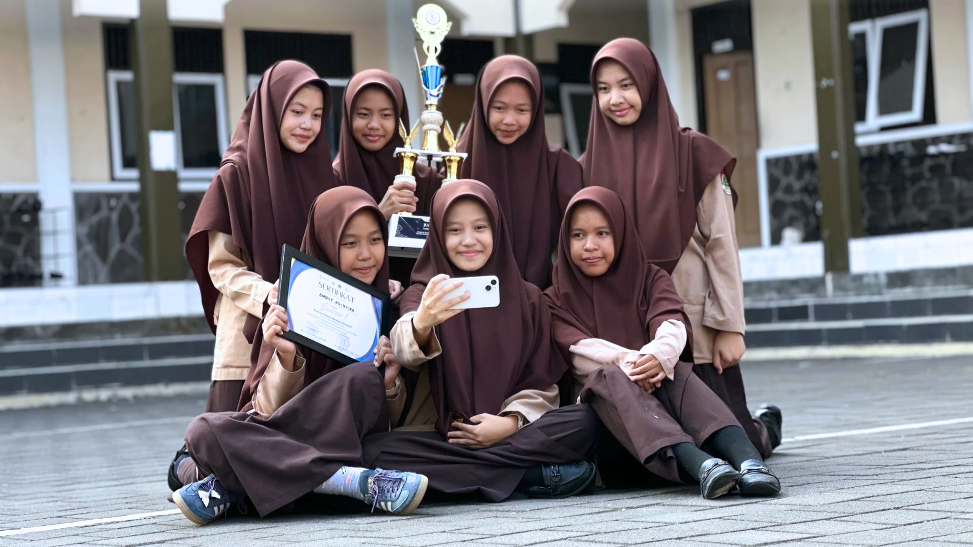 Raih Juara 1 Video Dakwah Kreatif, Murid SMPIT As-Syifa Tampilkan Dakwah Inspiratif 1 Raih Juara 1 Video Dakwah Kreatif, Murid SMPIT As-Syifa Tampilkan Dakwah Inspiratif
